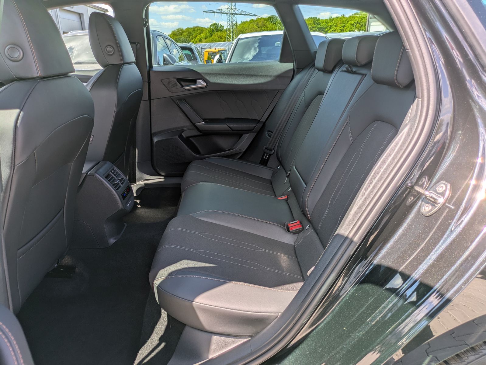 Fahrzeugabbildung CUPRA Leon 1.5 eTSI DSG MATRIX-LED*ACC*APP*KAMERA*18"