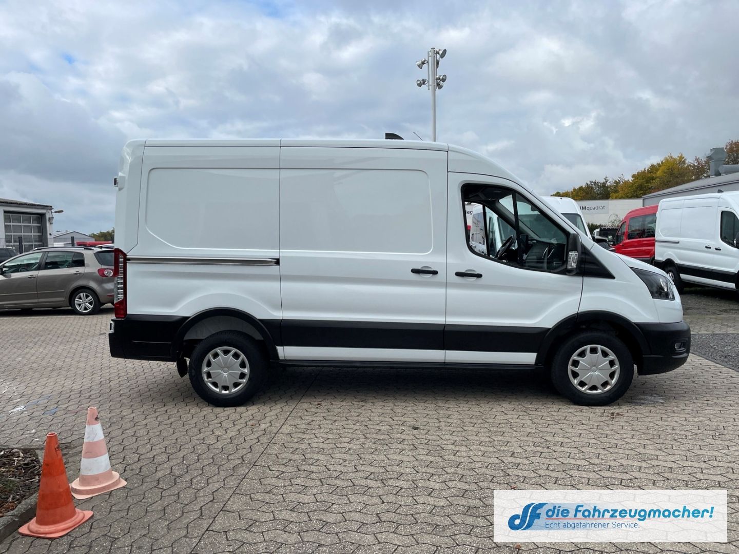 Fahrzeugabbildung Ford Transit Kasten 350 L2 Trend Klimaautom DAB Totwi