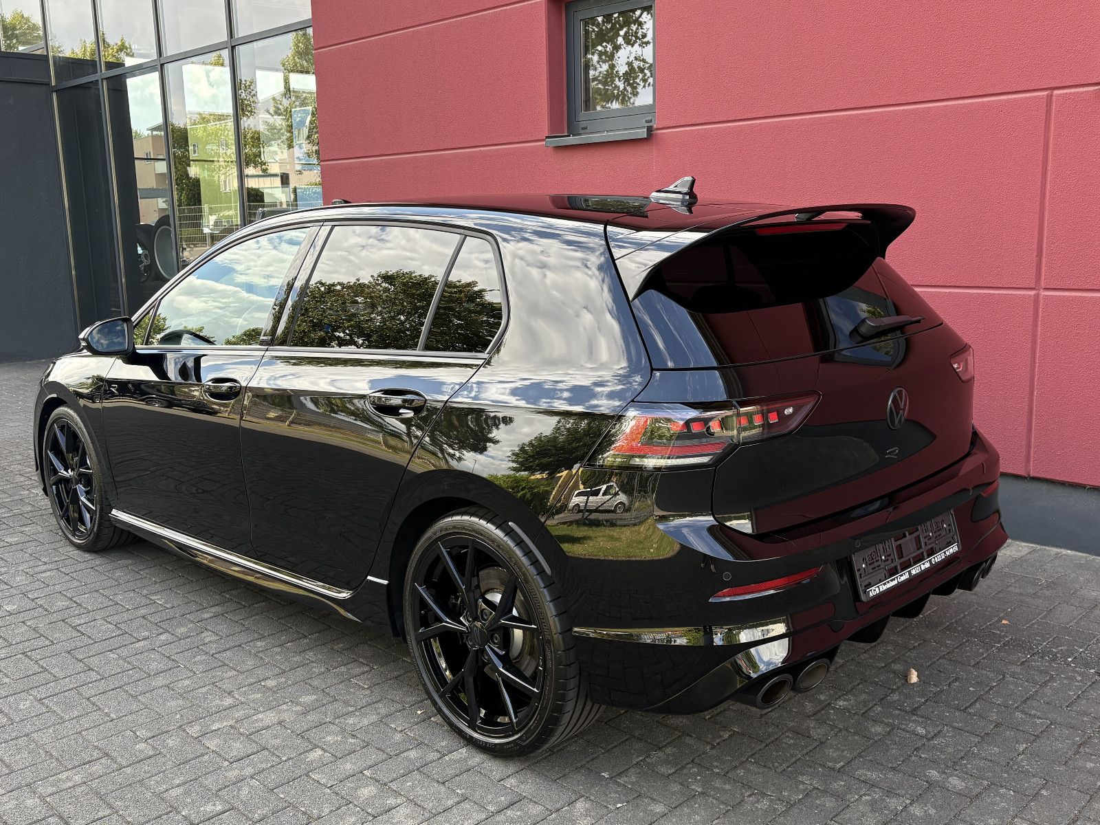 Volkswagen GOLF VIII R 2.0 TSI 4MOTION BLACK EDITION LEDER foto 5