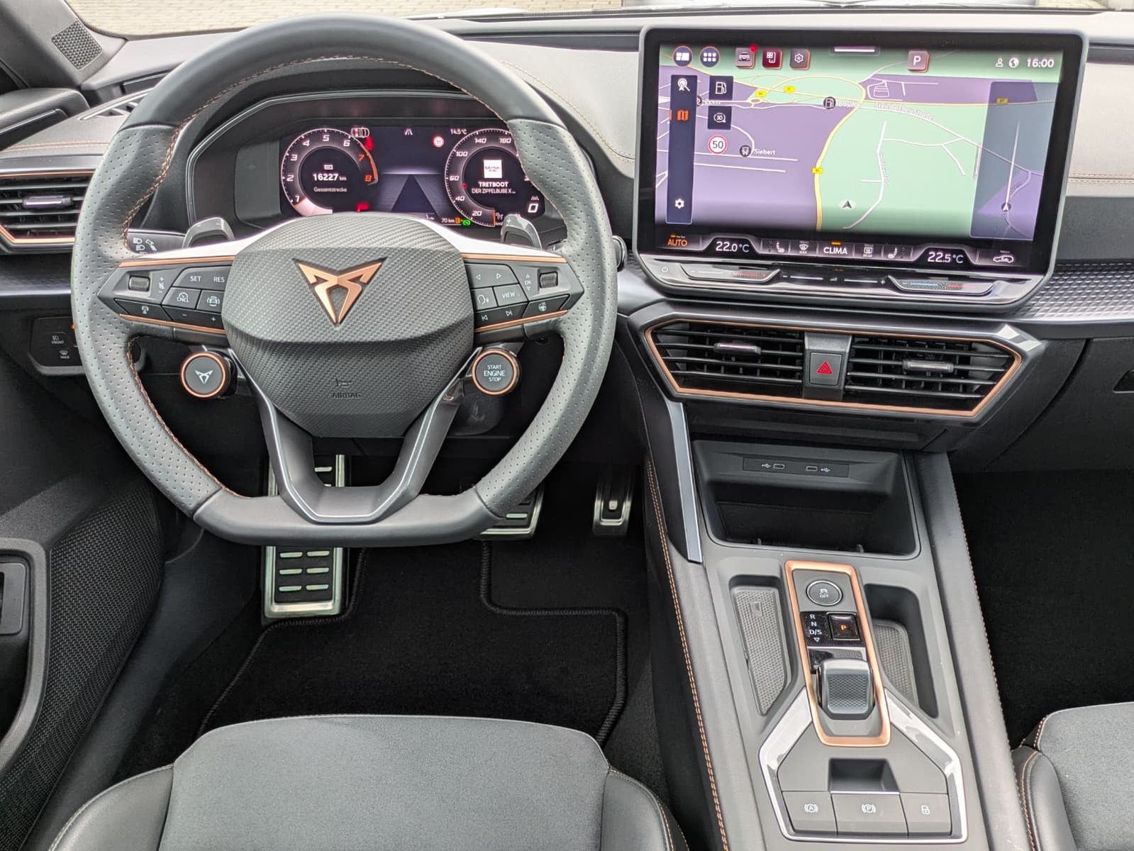 Fahrzeugabbildung CUPRA Leon 1.5 eTSI MATRIX*PANO*ALCAN.*AHK*SENN*Drive2