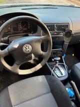 Volkswagen Golf Kombi Variante 1.6 Benziner - Volkswagen Golf aus 2005: Variant