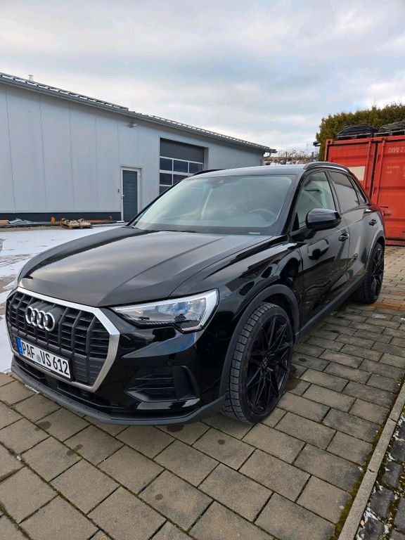 Image of Audi Q3