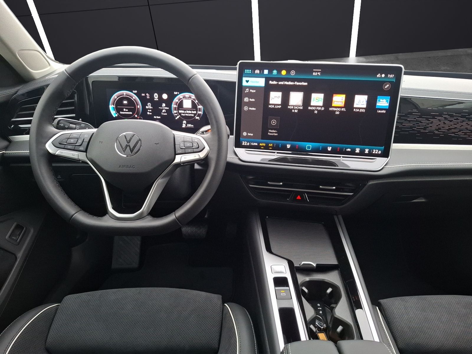 Fahrzeugabbildung Volkswagen Passat Variant TDI Elegance DSG Matrix AHK Navi