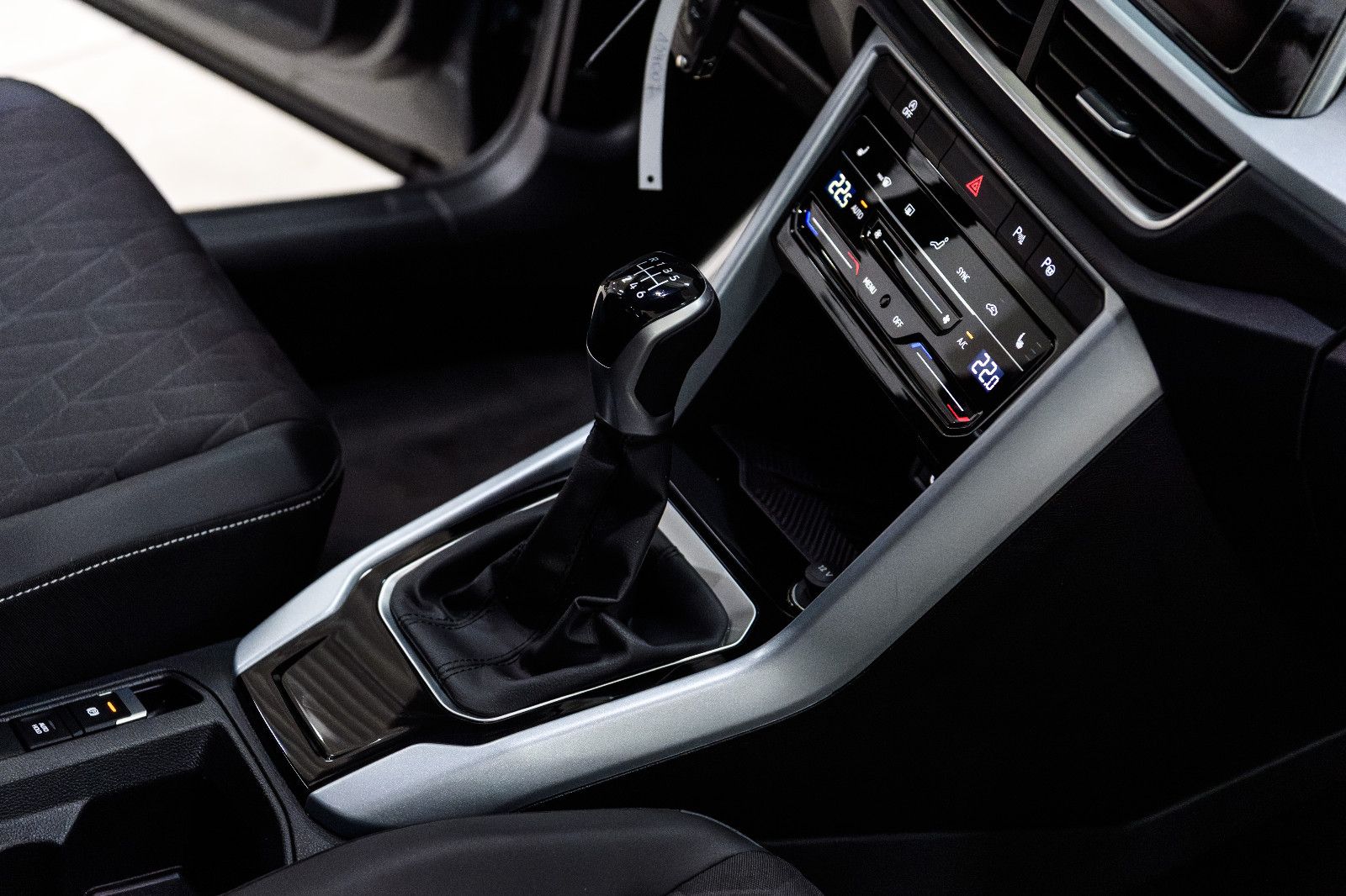 Fahrzeugabbildung Volkswagen T-Roc Goal 1.0 TSI LED+NAVI+ACC+APP