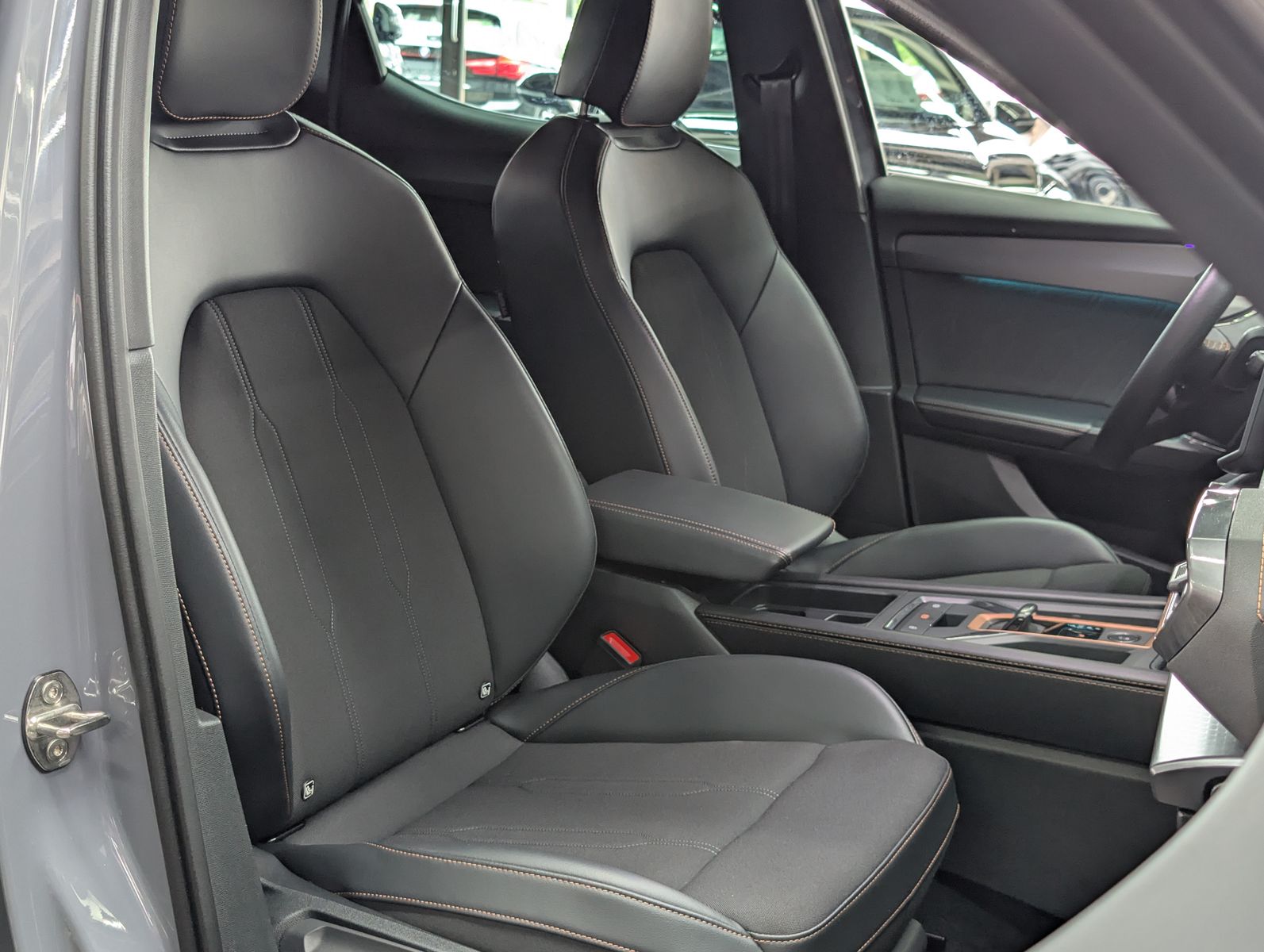 Fahrzeugabbildung CUPRA Leon 1.5 e-Hybrid ACC APP MATRIX EDGE SoH100%