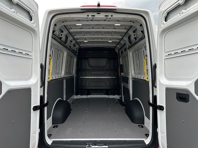 Fahrzeugabbildung Volkswagen Crafter 35 Kasten MR HD 2.0TDI Automatik KLIMA