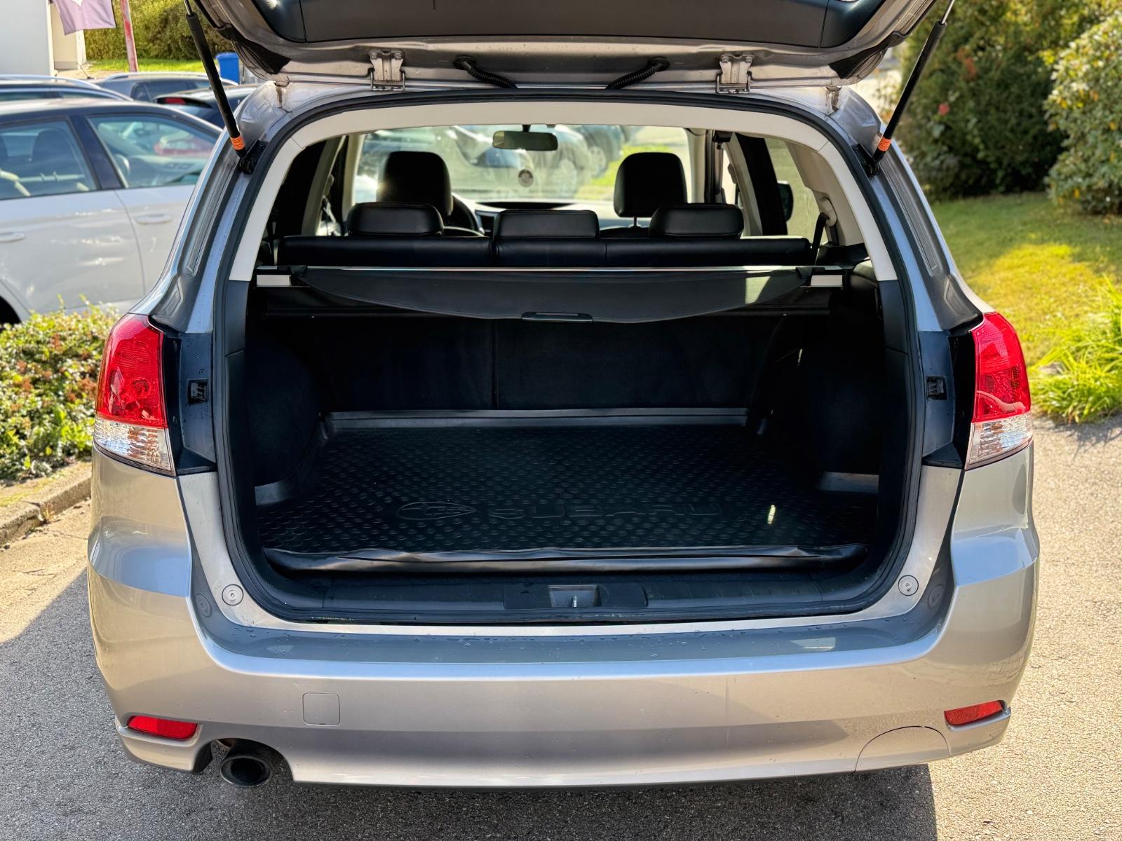 Subaru Outback 2010 — photo 10