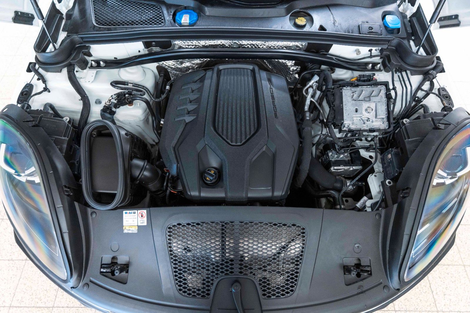 Fahrzeugabbildung Porsche Macan 2.0L ACC BOSE PANO PDLS KAM LED CARPLAY
