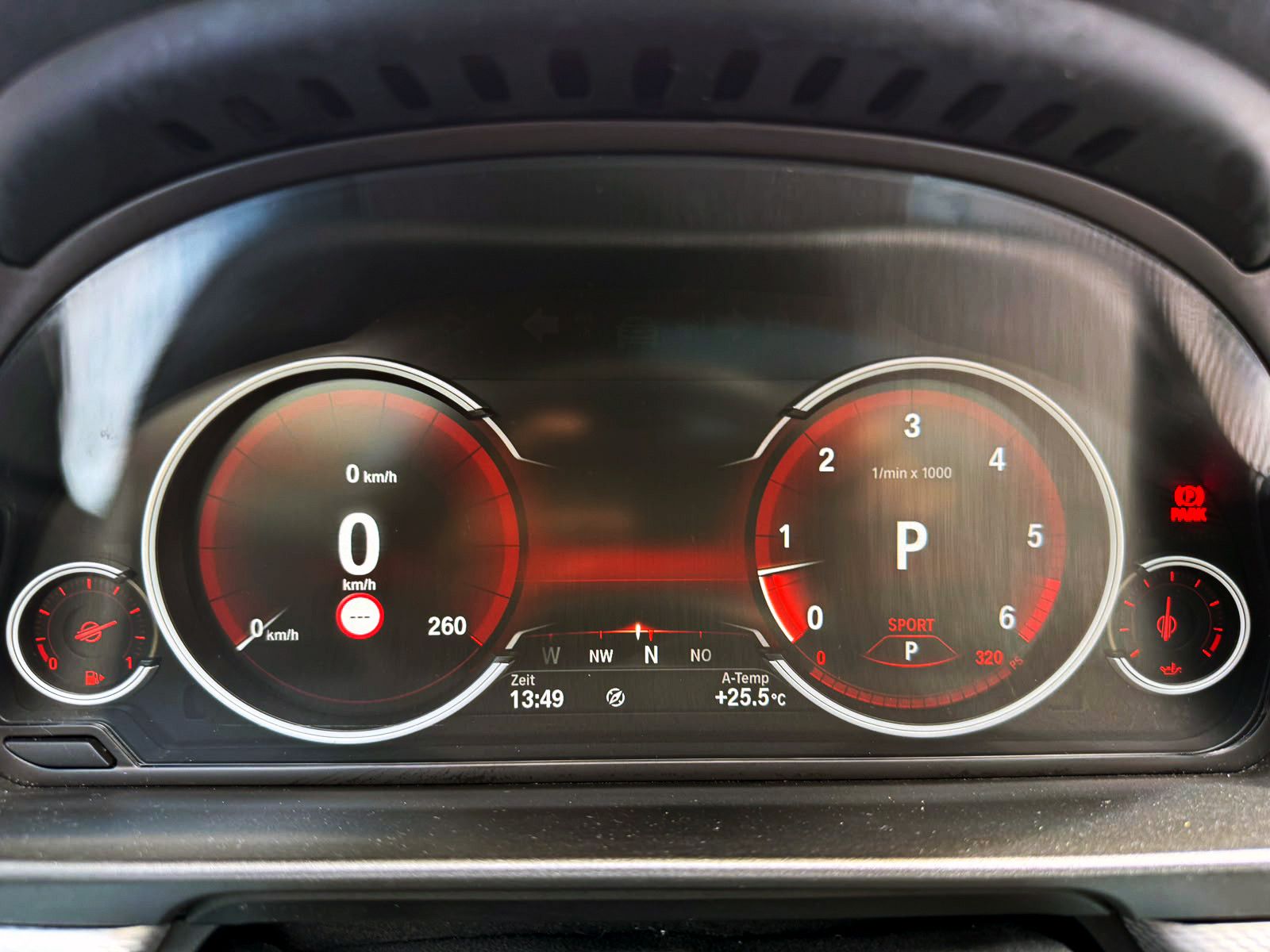 Fahrzeugabbildung BMW 530d Touring xDrive M-Sport PDC PANO SHZ AHK BT