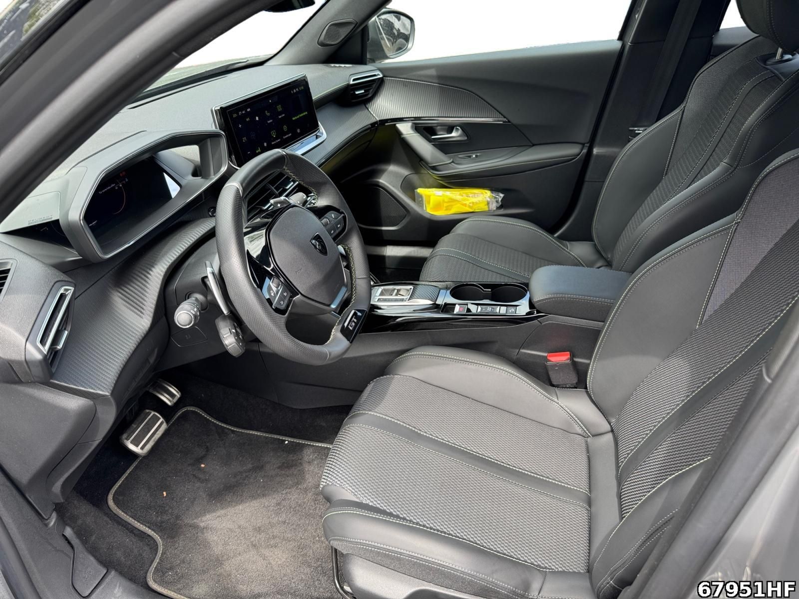 Fahrzeugabbildung Peugeot 2008 1.2 PureTech 130, GT