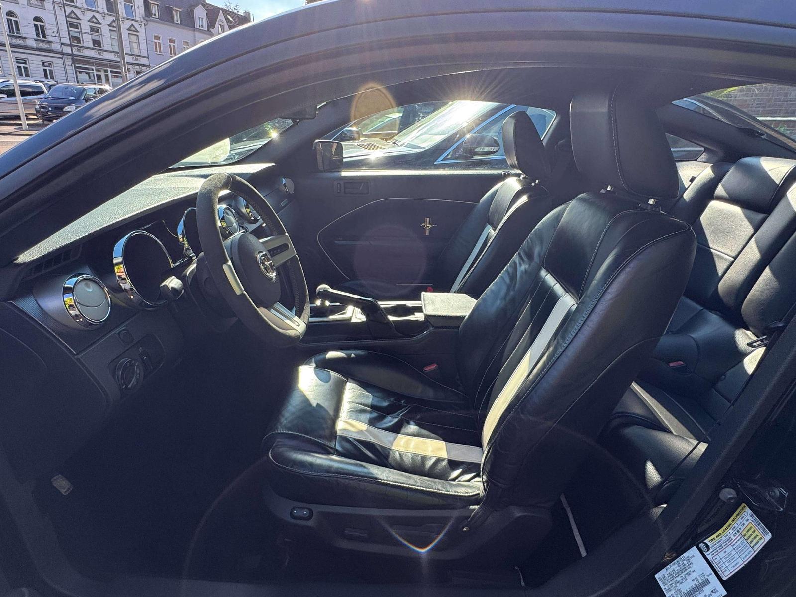 Ford Mustang Pony Paket mit Schaltgetriebe