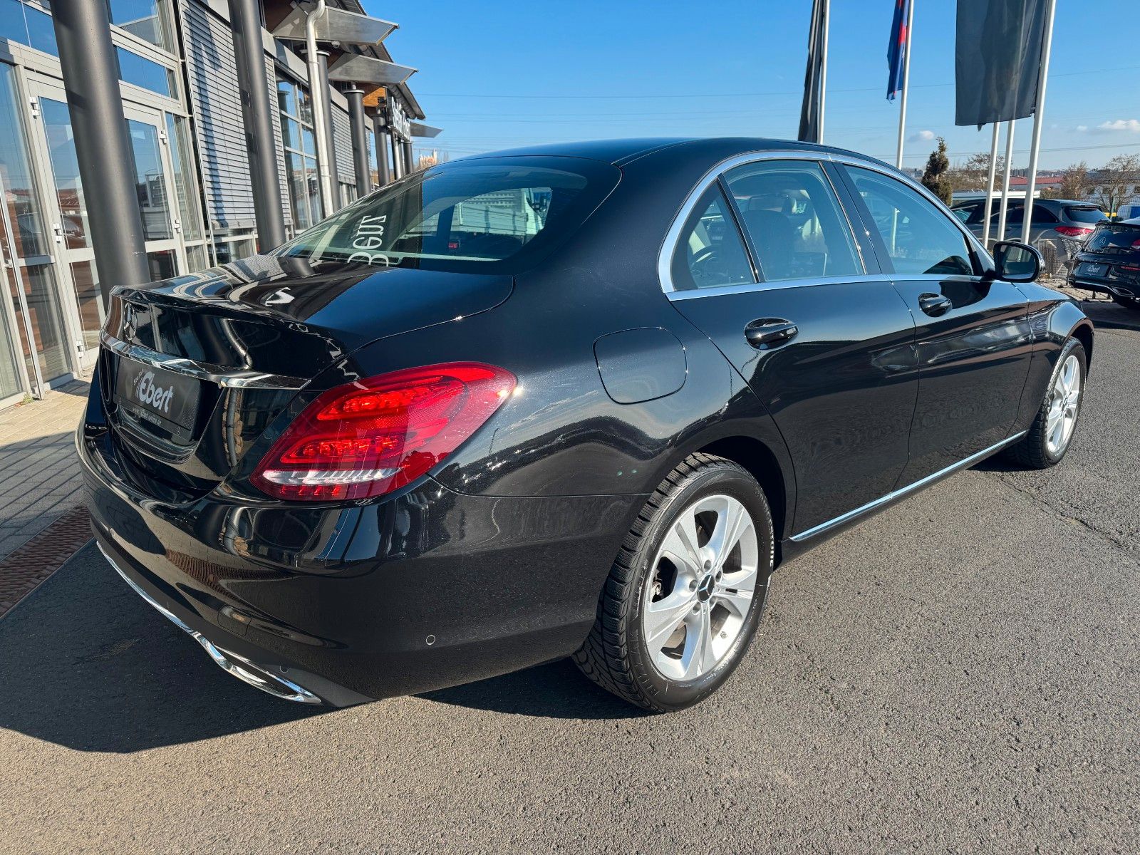 Fahrzeugabbildung Mercedes-Benz C 200 4M Avantgarde+Pano+AHK+Ambiente+LED