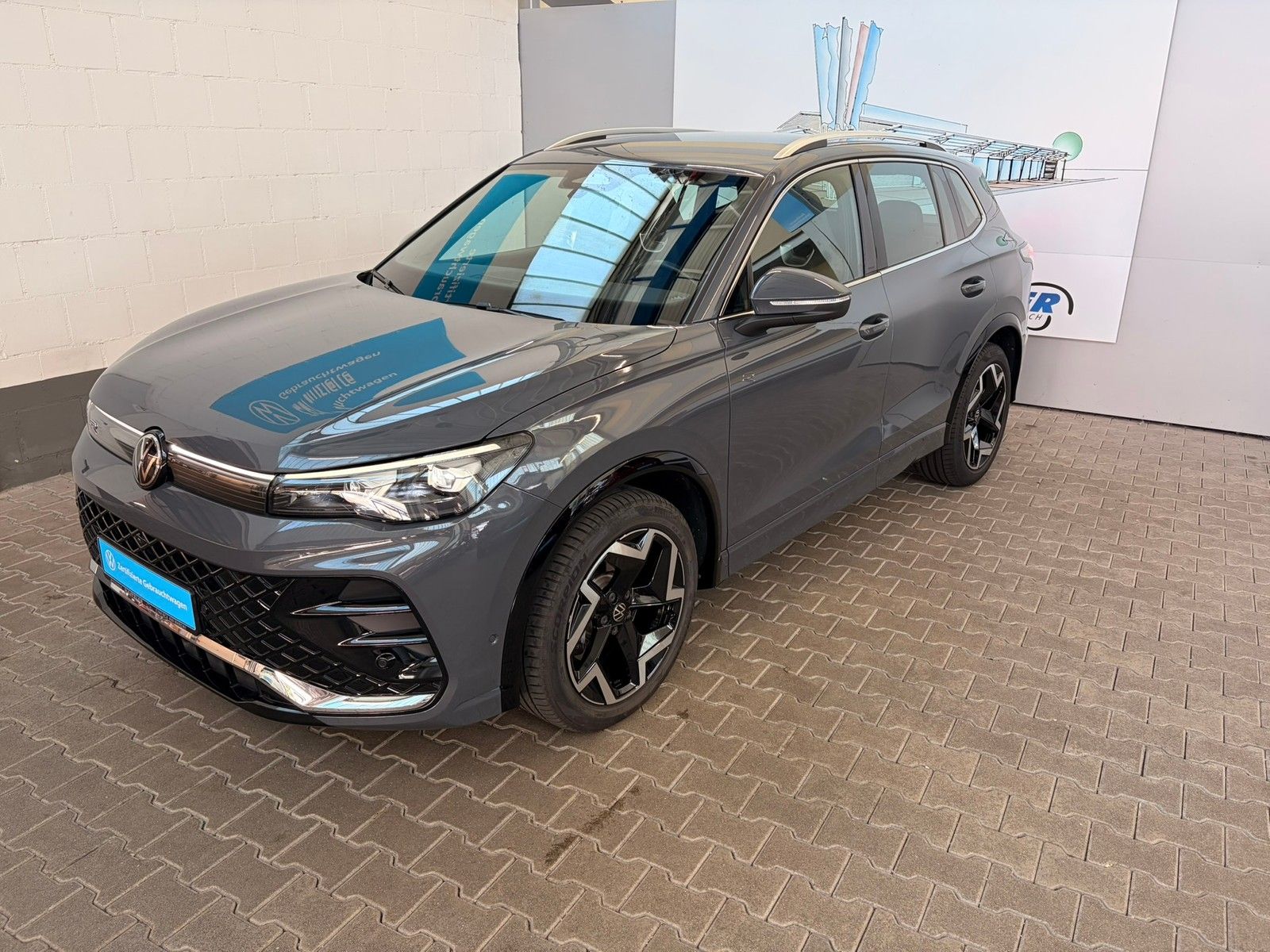 Fahrzeugabbildung Volkswagen Tiguan R-Line 2.0 TDI DSG +Kamera+Navi+ACC + LED