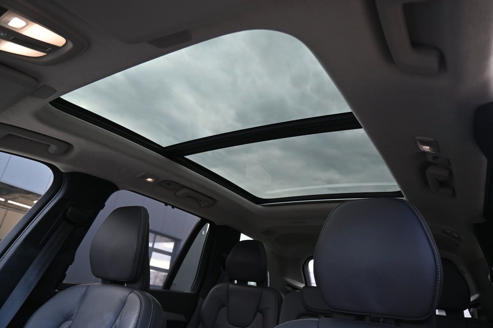 Fahrzeugabbildung Volvo XC90 B5 Ultimate Bright AWD MASS*LUFT*BW*HUD*AHK