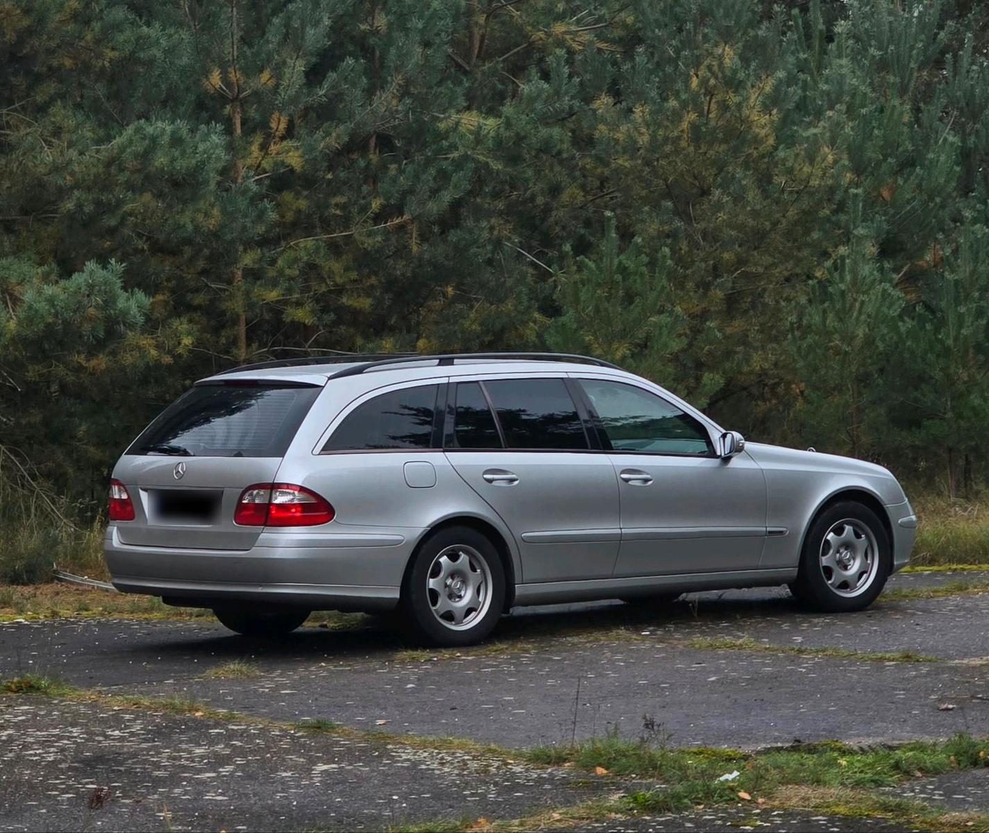 Mercedes-Benz E280 2005 — rear view