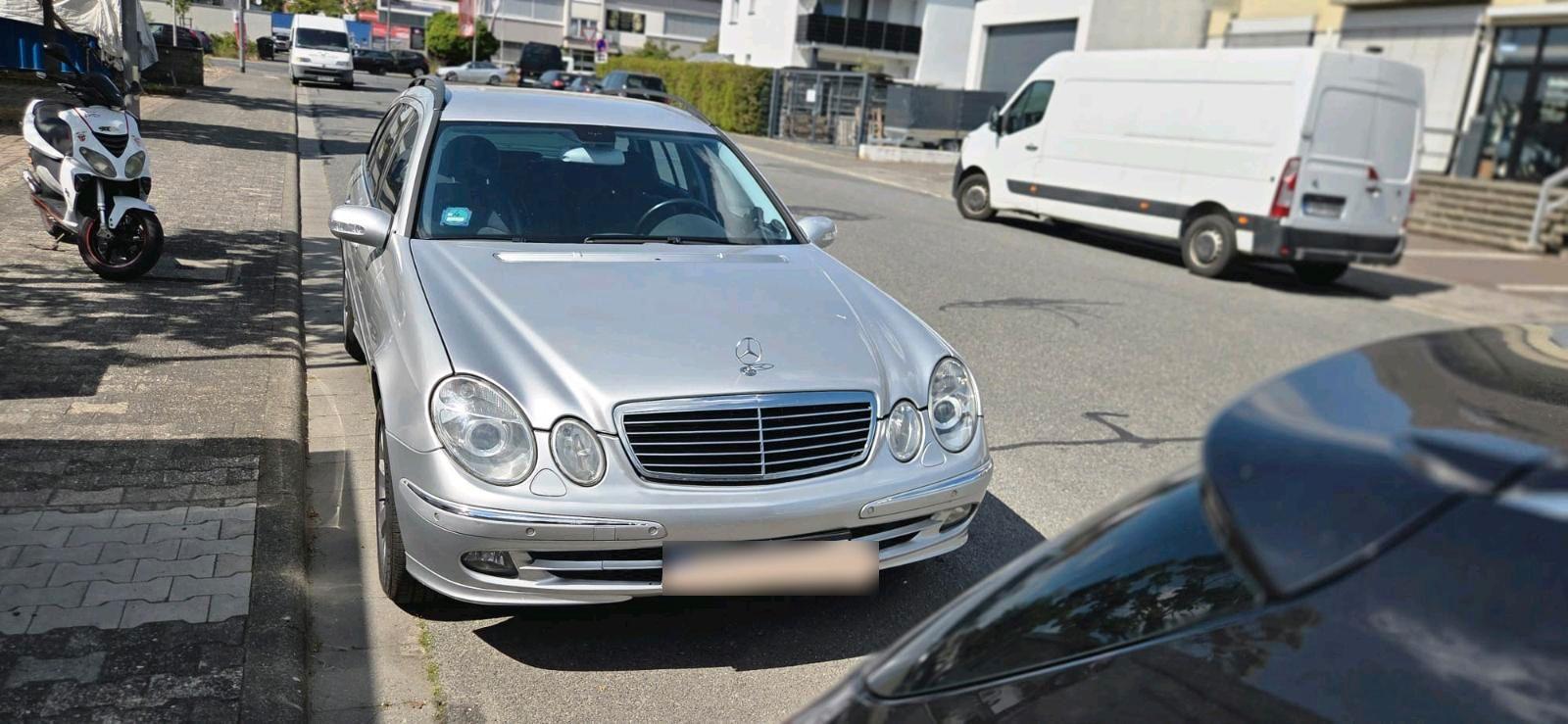 Mercedes-Benz 320 2004 — rear view