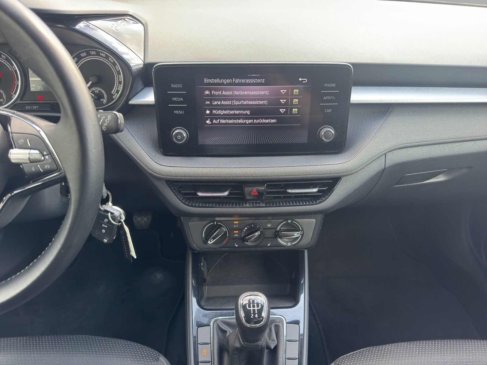 Fahrzeugabbildung SKODA Fabia 1.0 TSI Tour/SMART-LINK/PDC/LED/SHZ/