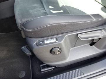 Fotografie 23 des VW T-Roc 1.5 TSI Style*Navi*AHK*SHZ*LED