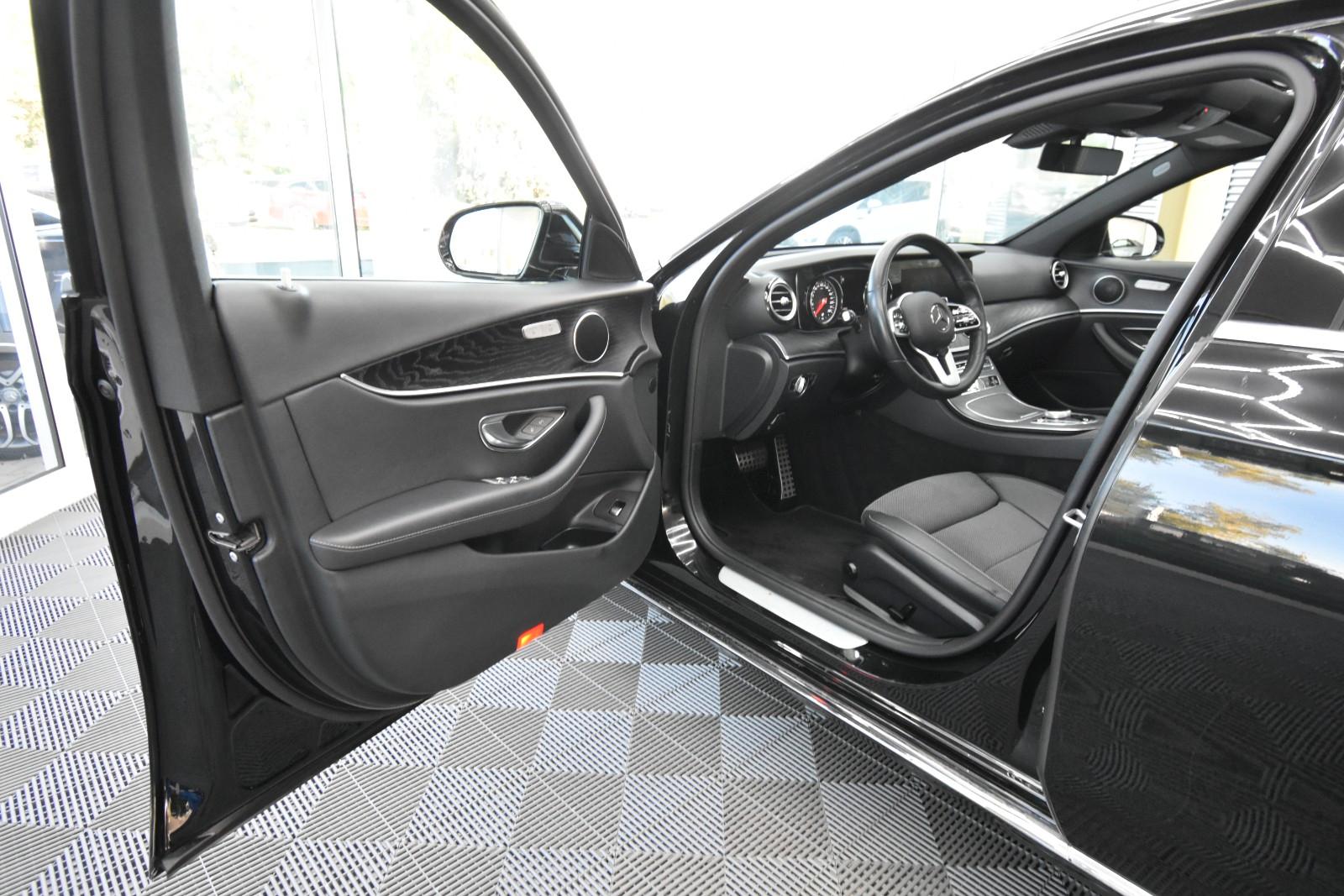 Mercedes-Benz E220d T-Modell LED SHZ RFK Glasdach Sportstyle
