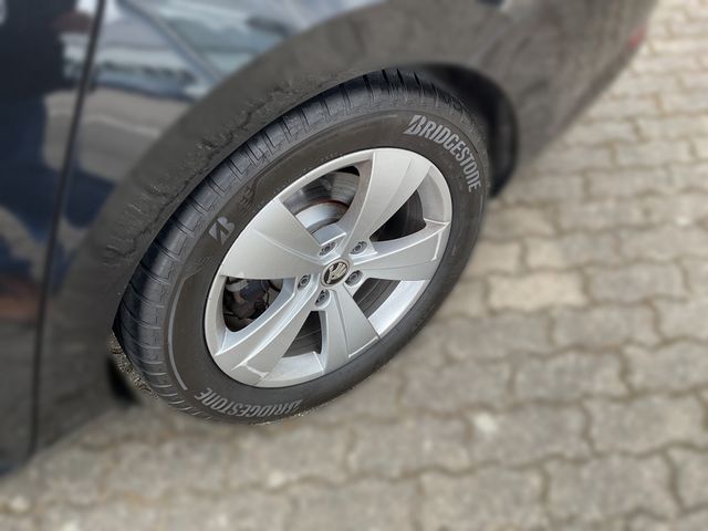 Superb Combi 2.0 TDI DSG Style PDC SHZ NAVI ACC
