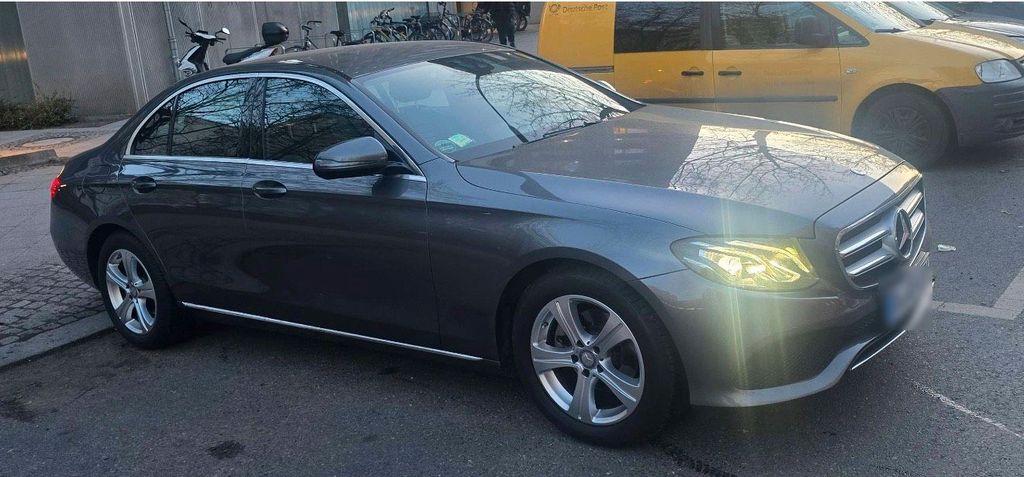 Image of Mercedes-Benz E 220