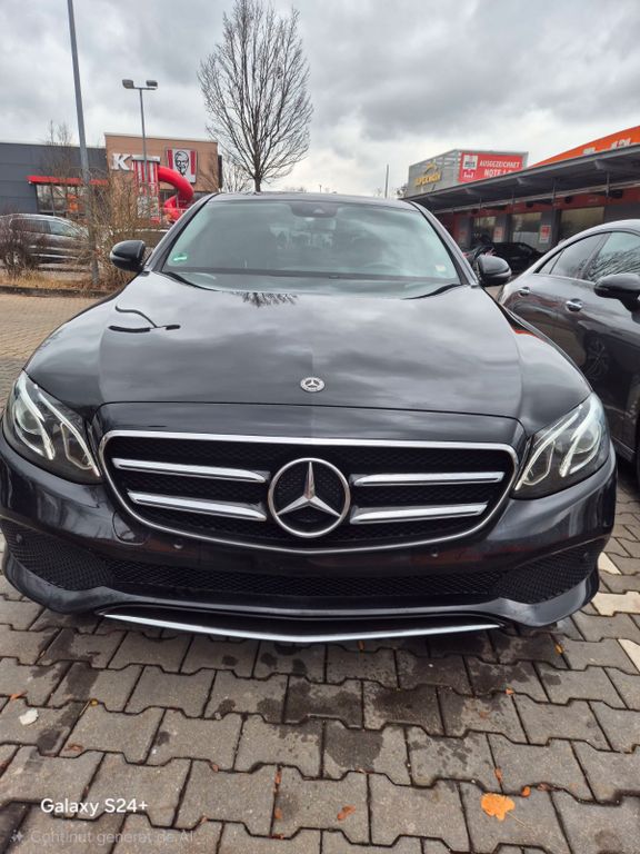 Image of Mercedes-Benz E 300