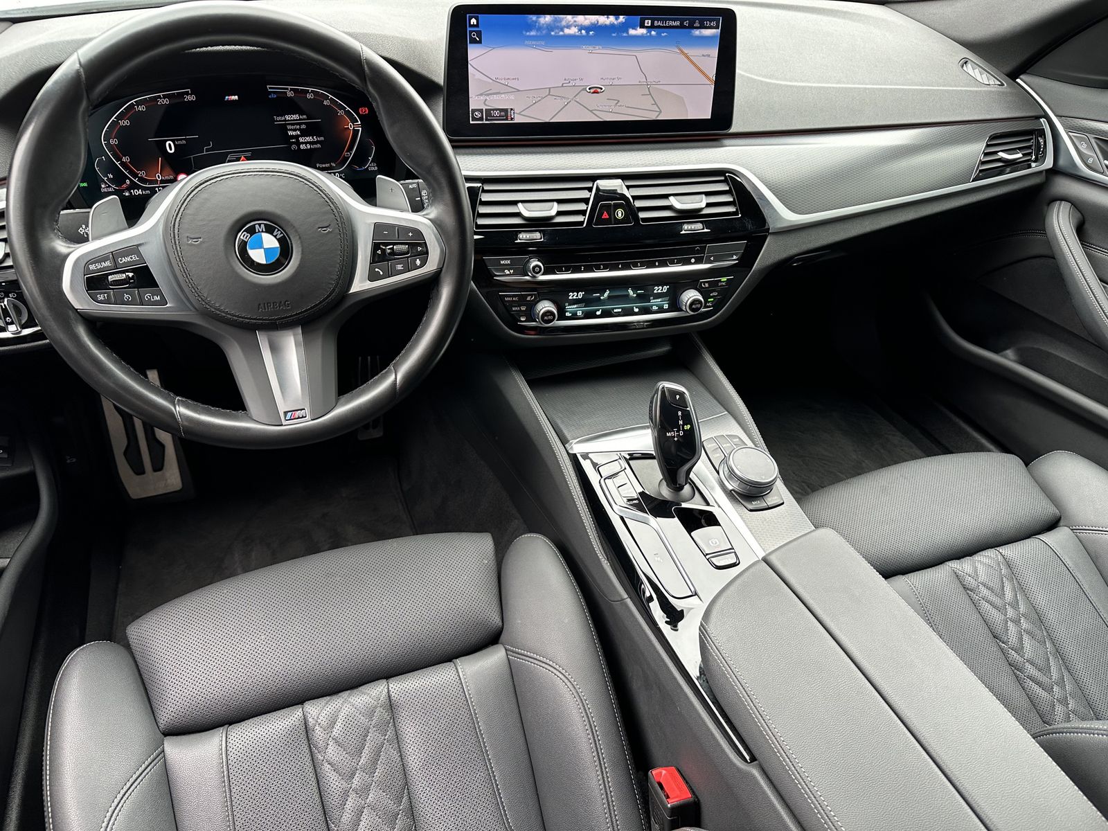 Fahrzeugabbildung BMW 520d Touring xDrive M-Sport NAV+LED+AHK+KAMERA