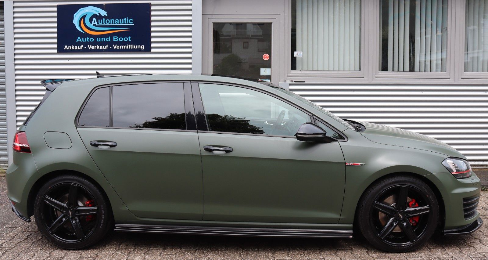 Fahrzeugabbildung Volkswagen Golf VII GTI  DSG 323 PS NAVI Bi-XENON PDC 8xALU