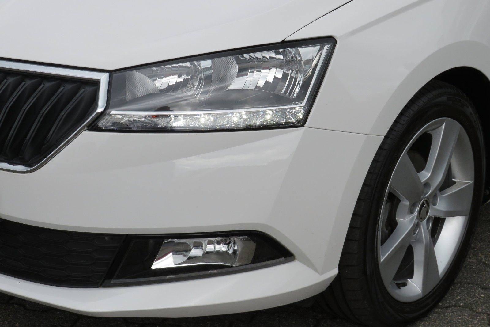 Fahrzeugabbildung SKODA Fabia Combi KLIMA SITZHEIZUNG PDC ALU 1.HAND