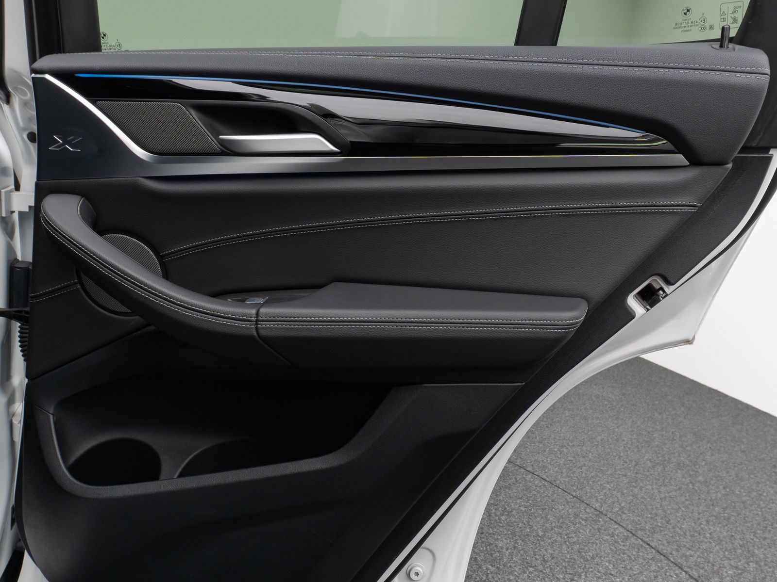 Fahrzeugabbildung BMW iX3 Impressive 360°HUD DAB H/K Komfort 20Zoll
