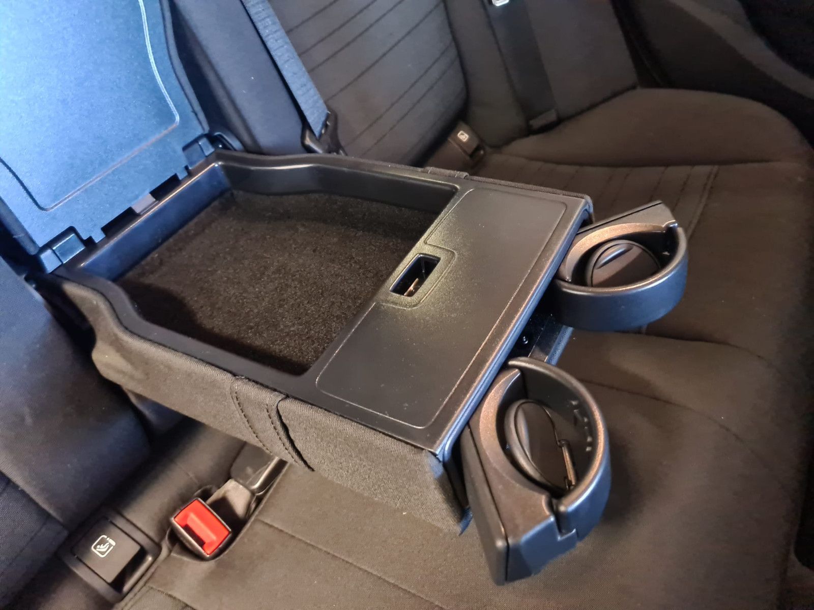 Fahrzeugabbildung Mercedes-Benz C 200 T-Modell / NAVI / KAMERA / LED HIGHTPERFOR