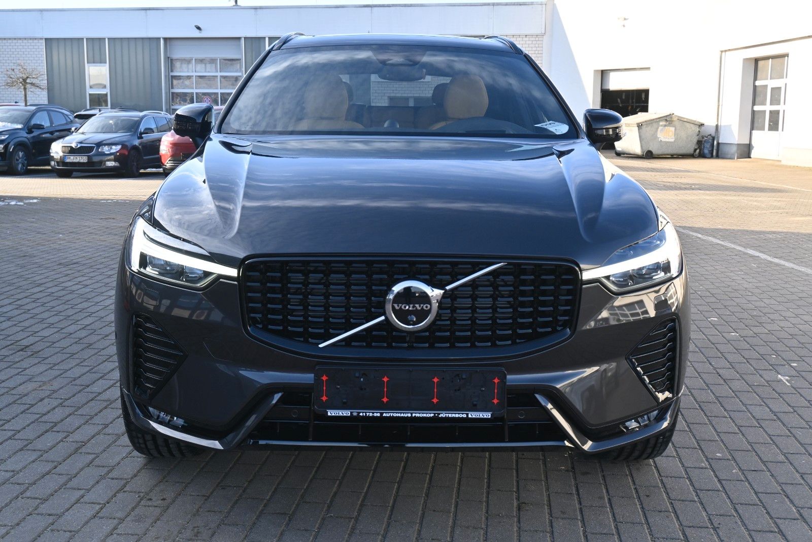 Fahrzeugabbildung Volvo XC60 B5 AWD Ultra Dark*LUFT*360°*ACC*B&W*AHK