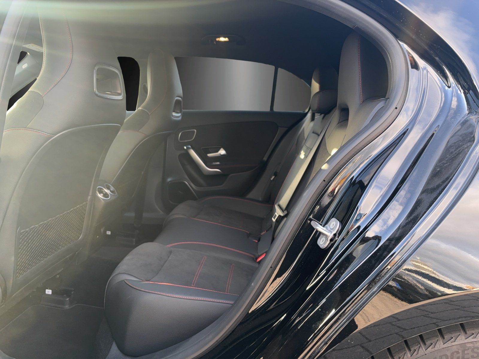 Fahrzeugabbildung Mercedes-Benz A 200 AMG KeyGo MULTIBEAM 19" Kamera TOTWINKEL