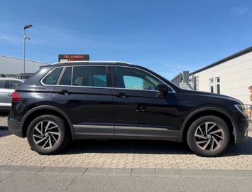 Volkswagen Tiguan - 4