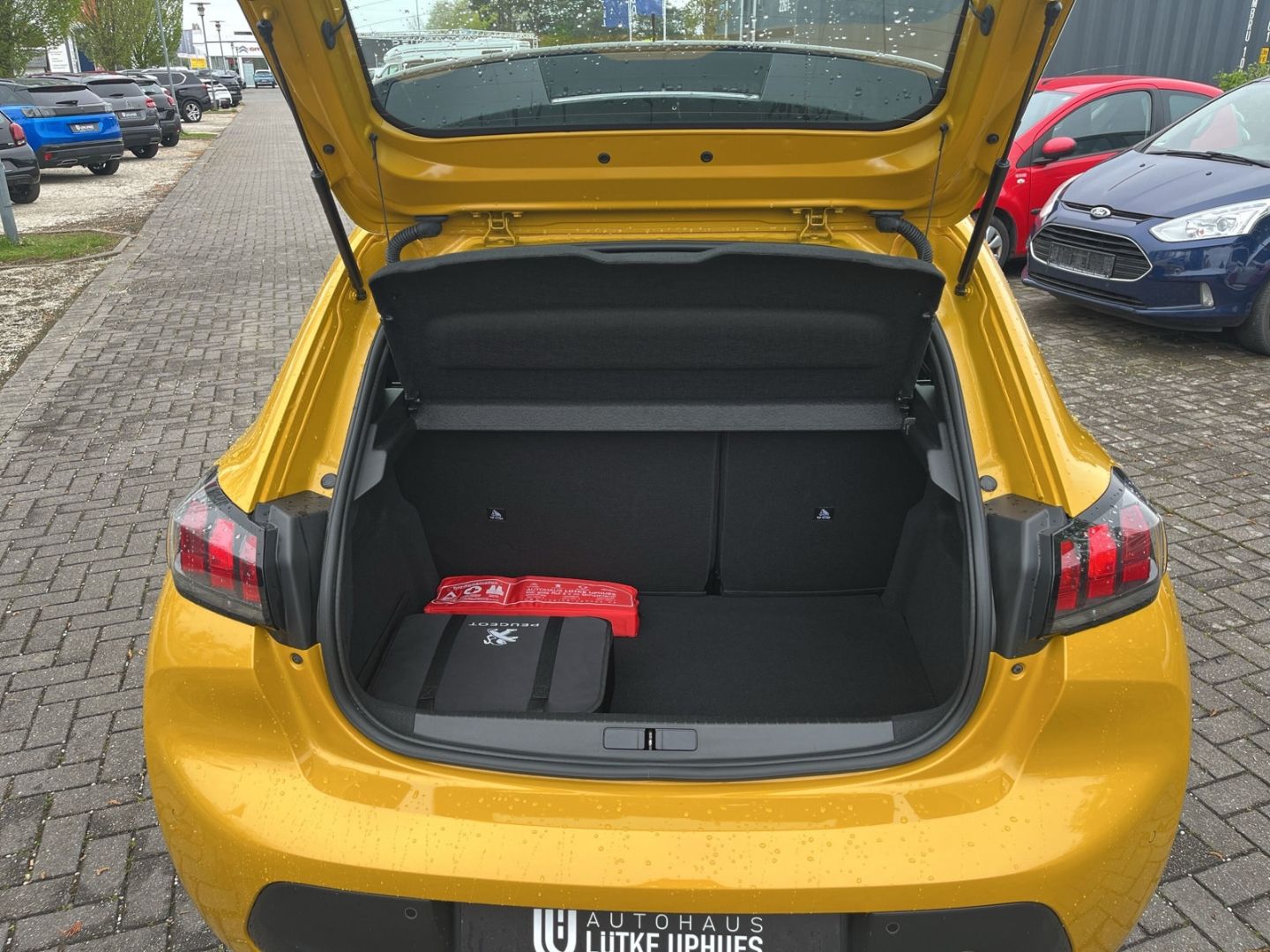 Fahrzeugabbildung Peugeot 208 Active Elektro 136 CarPlay DAB SHZ