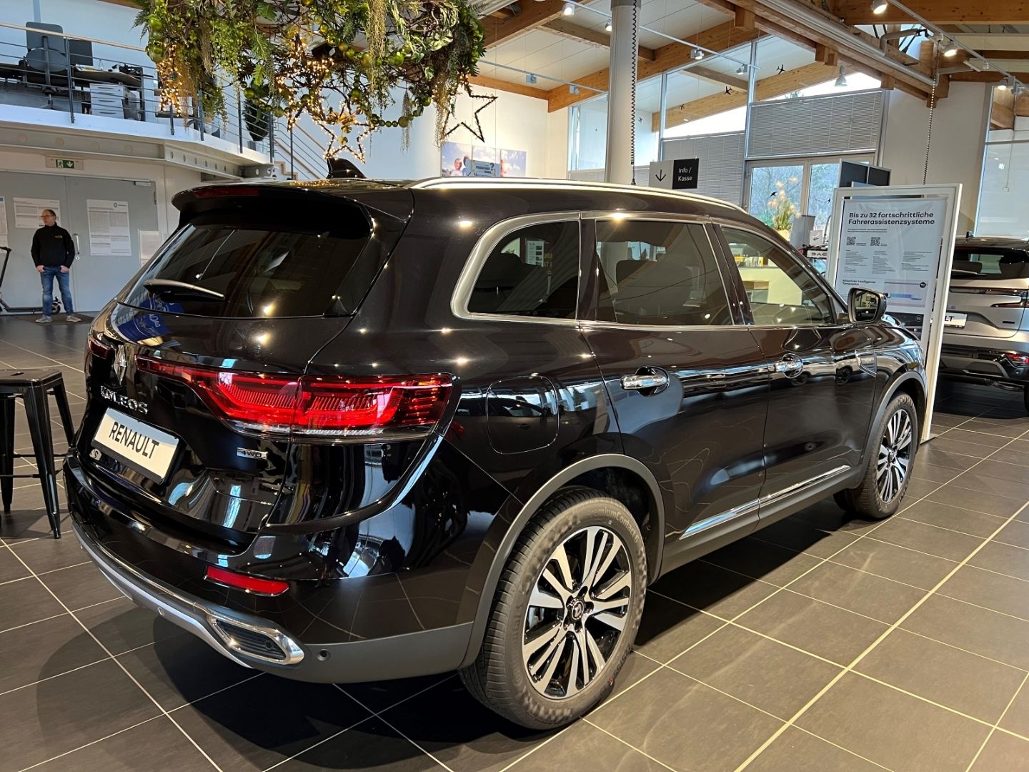 Fahrzeugabbildung Renault Koleos Initiale Paris 4x4 2.0 BLUE dCi 185 AHK A