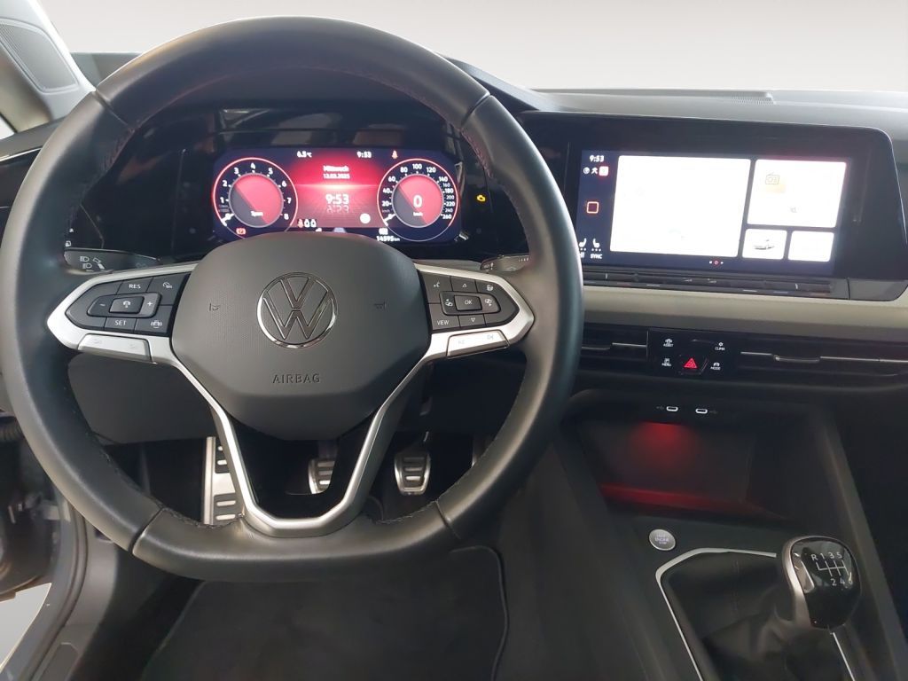 Fahrzeugabbildung Volkswagen Golf 1.5 TSI Life Panorama ACC Navi Schlüssellos