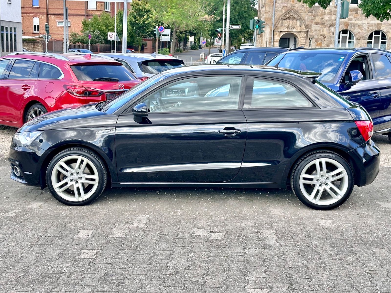 Fahrzeugabbildung Audi A1 AMBITION*NAVI+AHK+LED