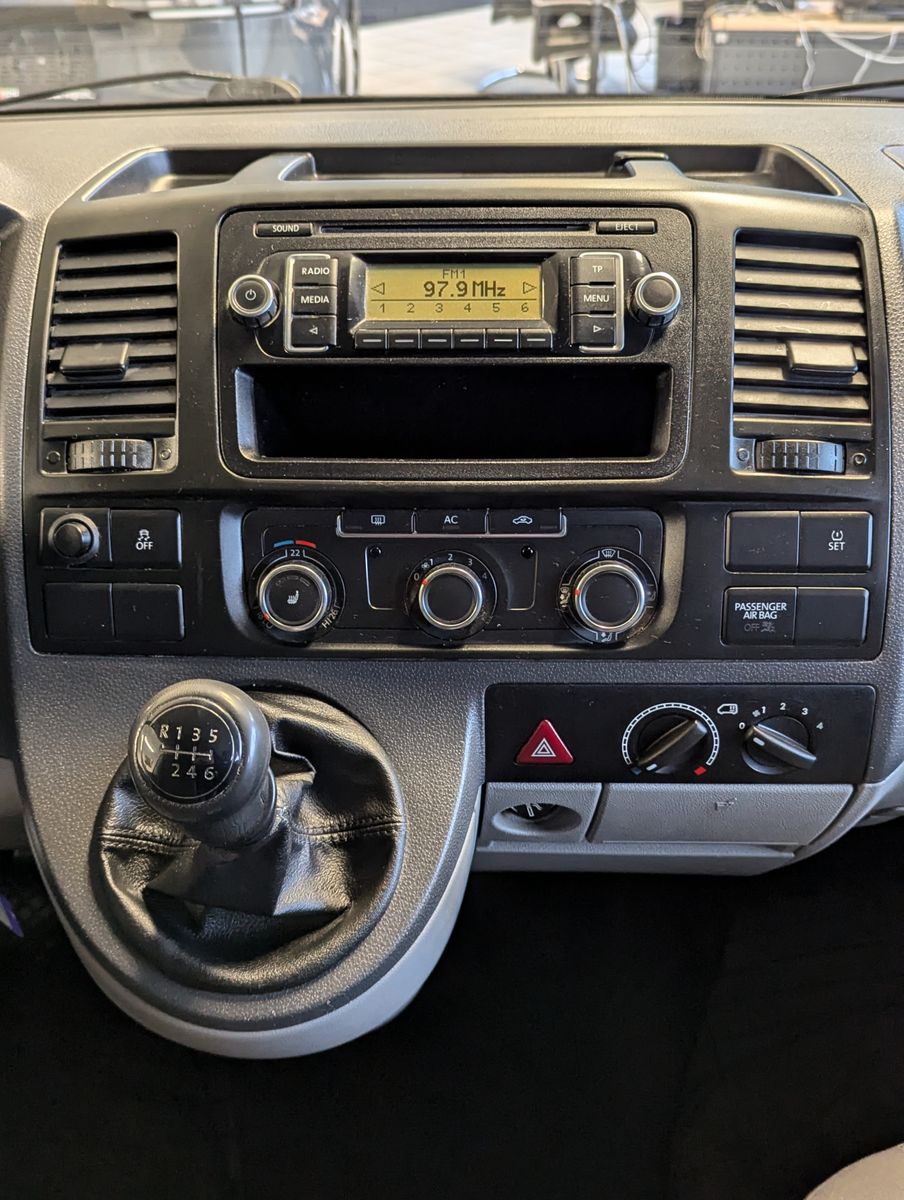 Fahrzeugabbildung Volkswagen T6 Transporter TDI lang 103KW Scheckheft 9-Sitze