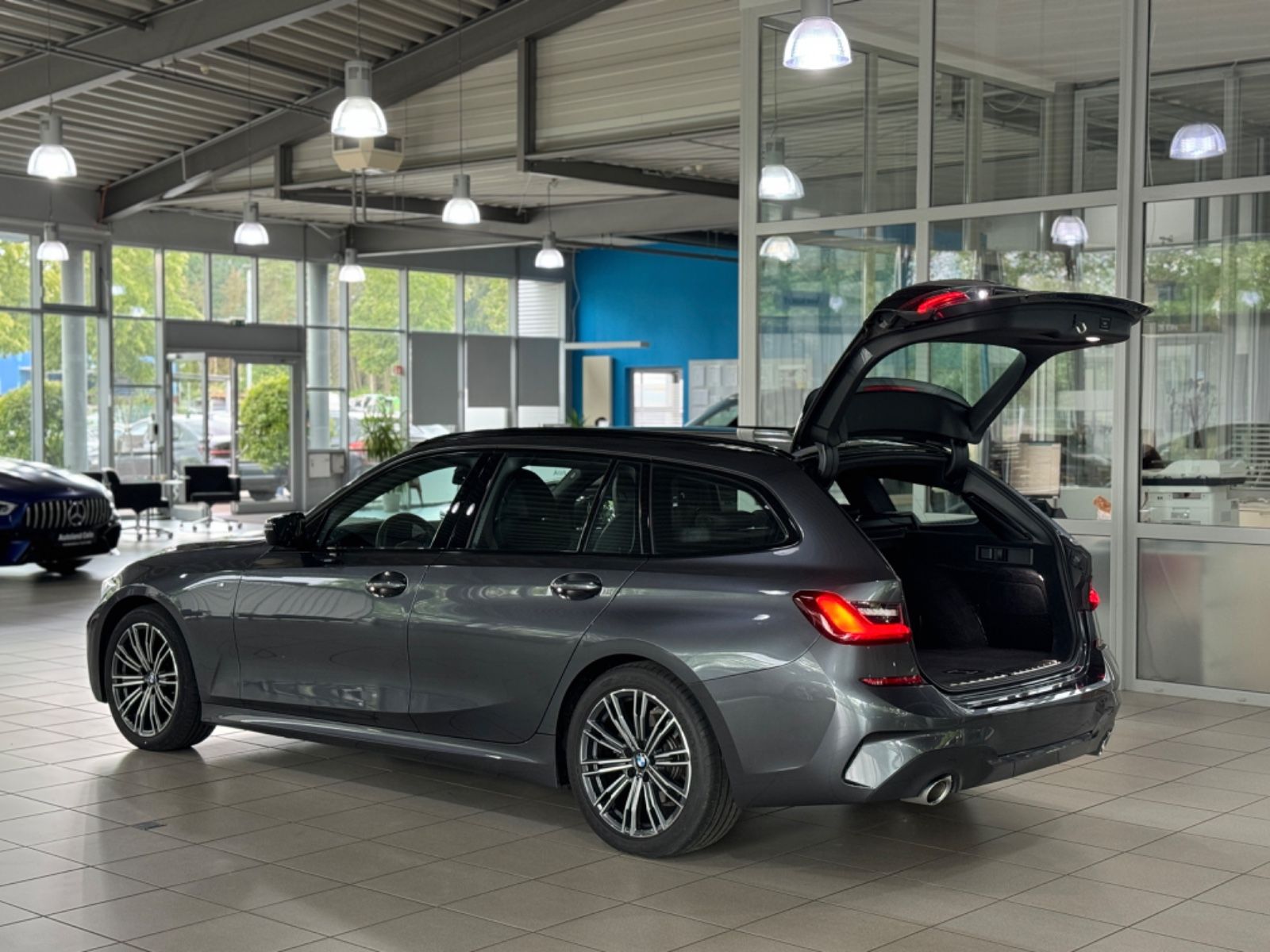 Fahrzeugabbildung BMW 320d M Sport SAG DAB Leder Individual Geschwindi