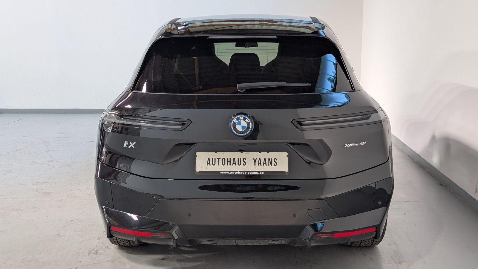 BMW iX 40 Sport HUD H K SOFT 360° MEM KEY PANO AHK foto 5
