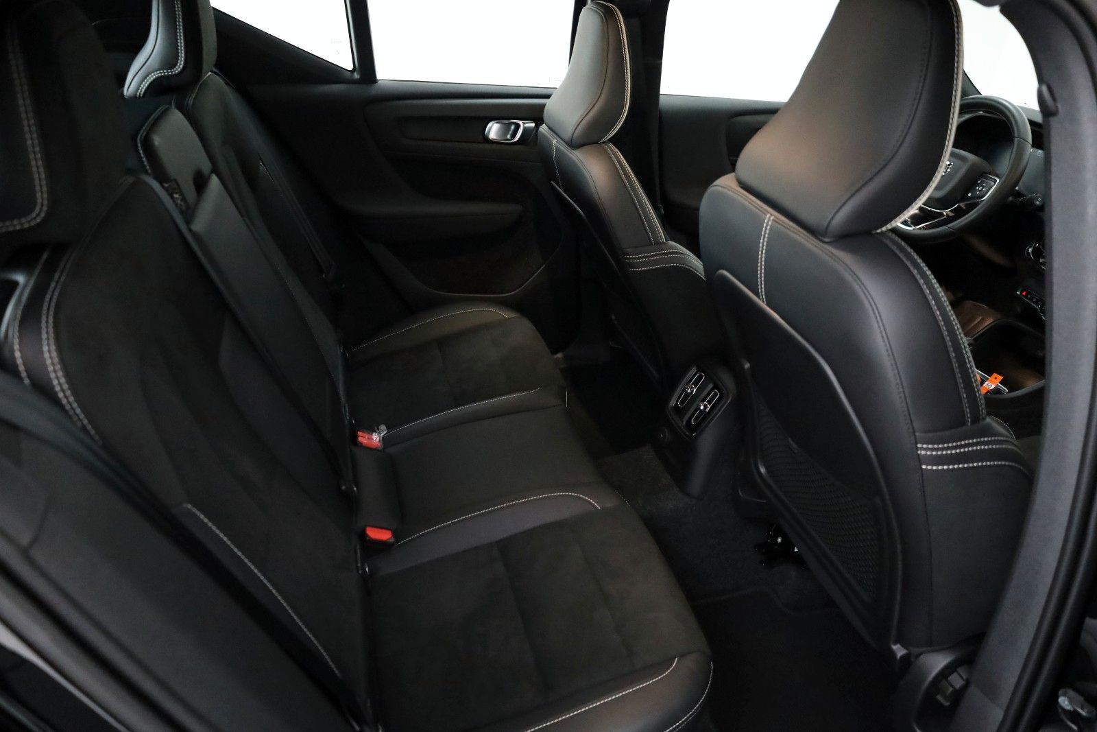 Fahrzeugabbildung Volvo XC40 R Design T.Leder,Navi,LED,Kamera,Apple CarP