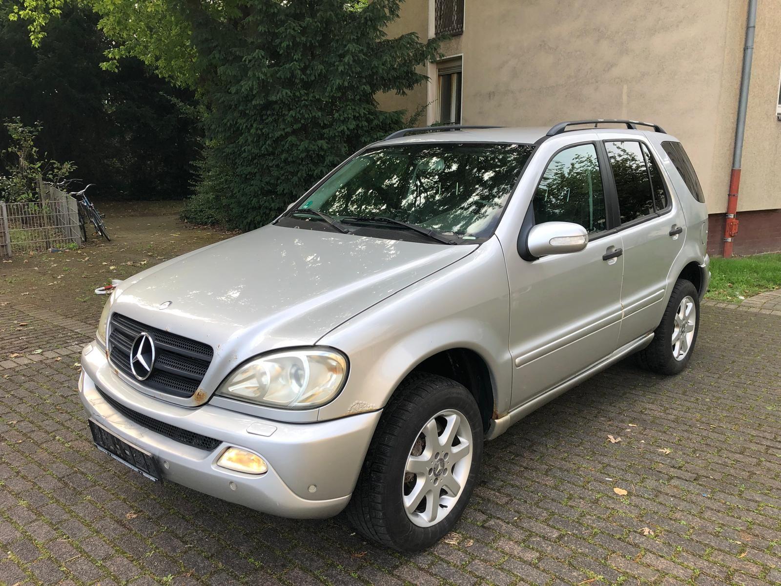 Mercedes-Benz ML270 2004 — салон