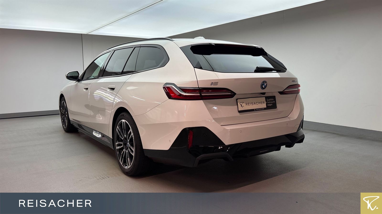 BMW i5 A Tou eDrive40 M-Sport Pano AHK DAProf foto 2