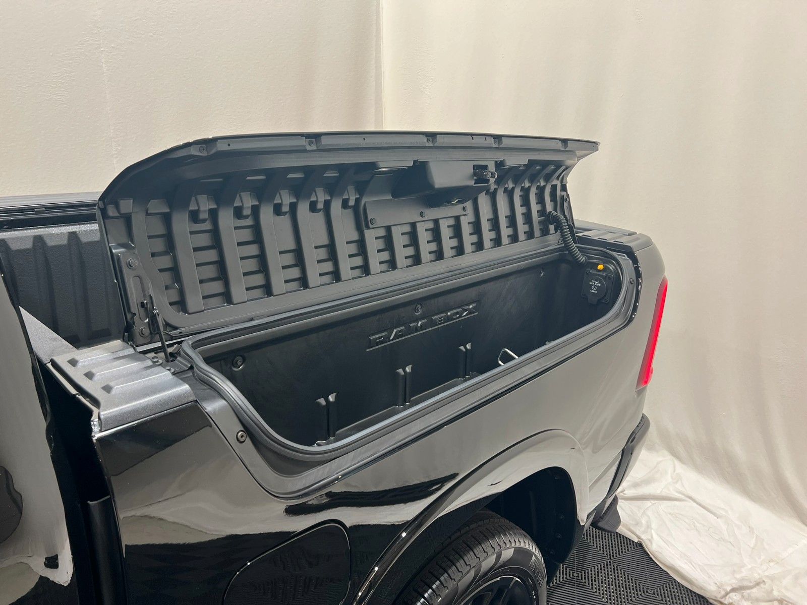 Fahrzeugabbildung Dodge RAM 1500 Limited Night  H/O 3.0L