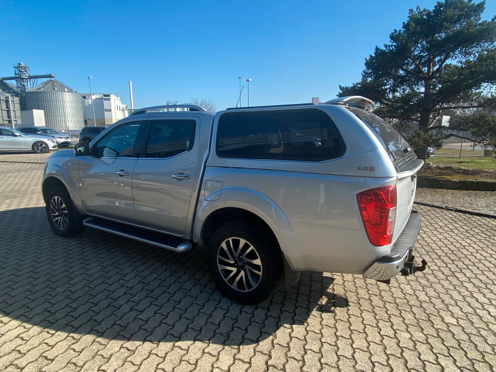 Fahrzeugabbildung Nissan Navara NP300 Tekna Double Cab 4x4