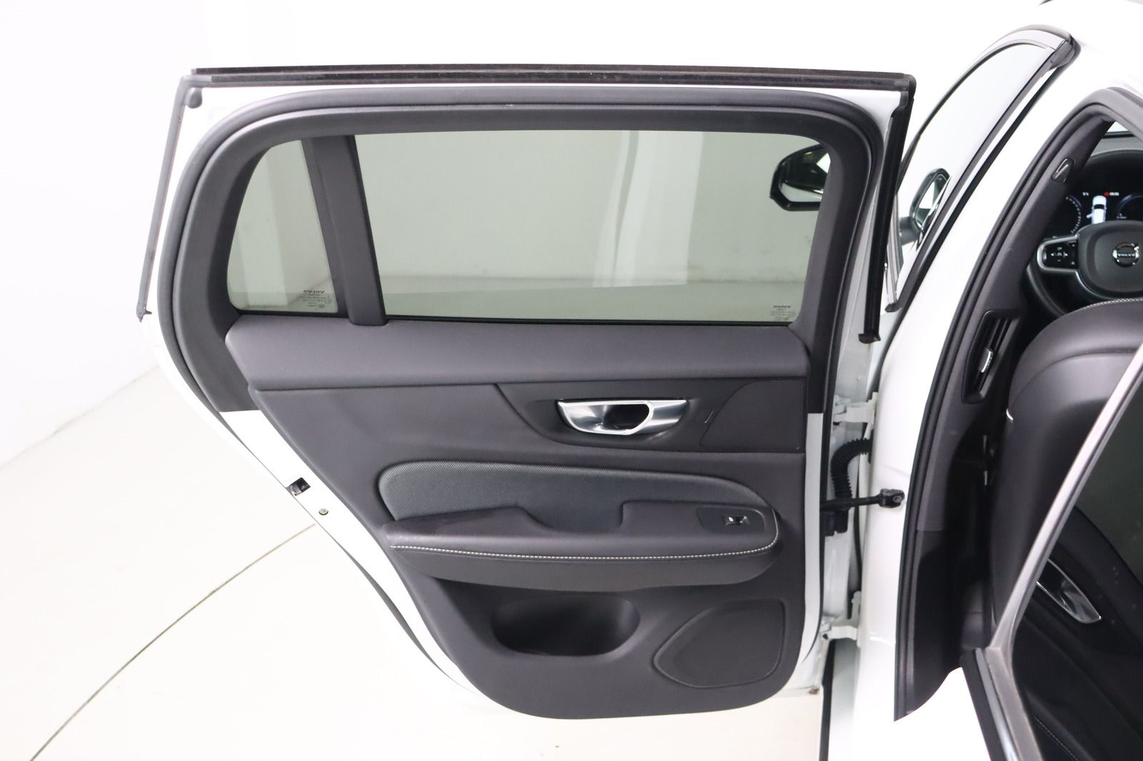 Fahrzeugabbildung Volvo V60 Kombi T8 R-Line AWD Recharge R Design Rechar