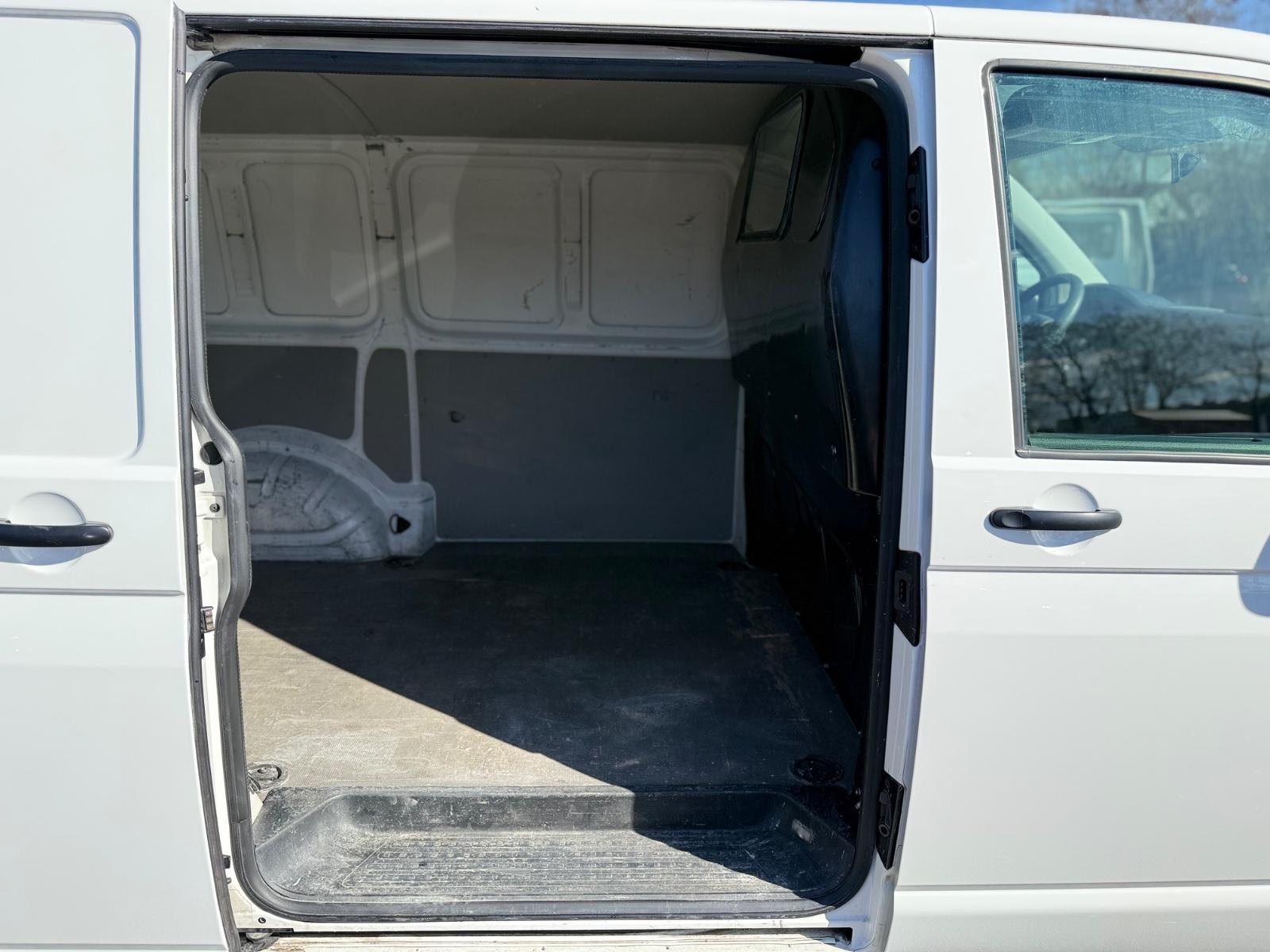 VOLKSWAGEN T6 TRANSPORTER 2.0 TDI 102CH - BVM - CT RECENT - 94.000 KMS