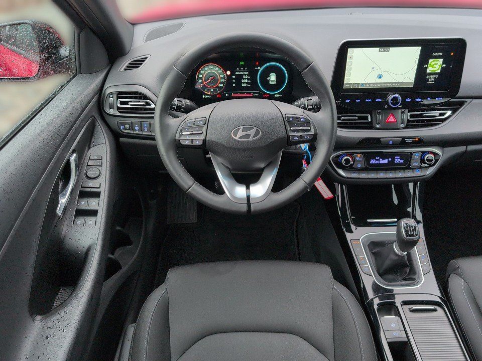 Fahrzeugabbildung Hyundai i30 KOMBI 1.5T 48V ADVANTAGE GARANTIE-08/29 NAV+