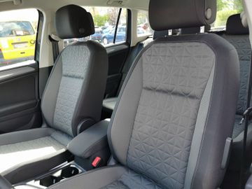 Volkswagen Tiguan - 12